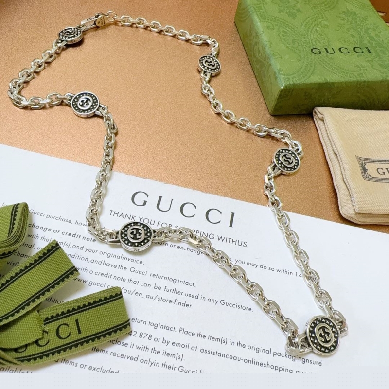 G*u*i necklaces